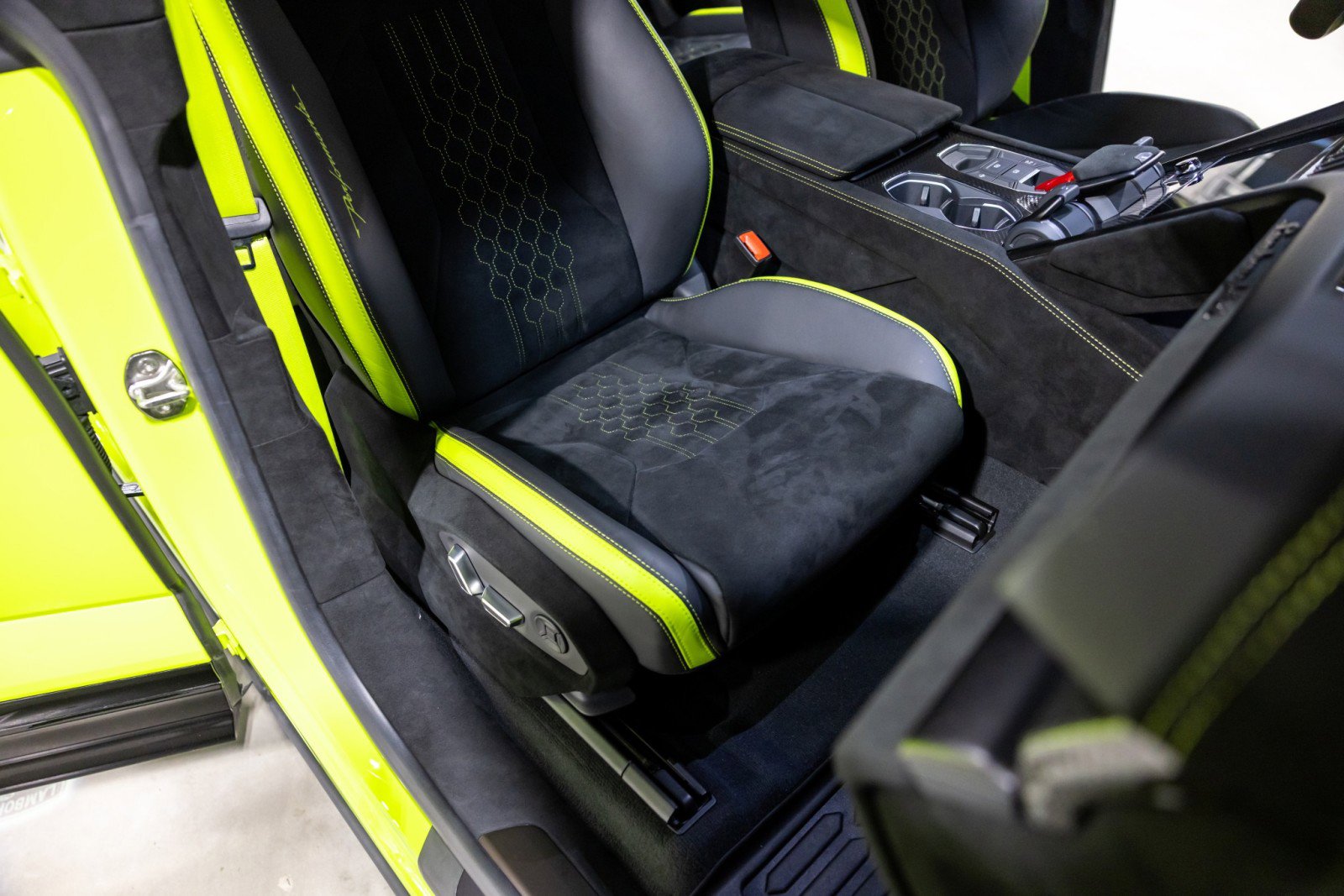 Used 2024 Lamborghini Urus Performante image 32