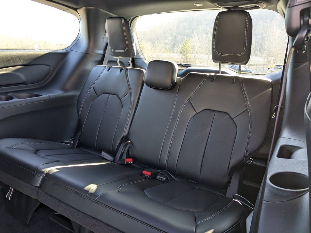 New 2025 Chrysler Voyager LX image 12