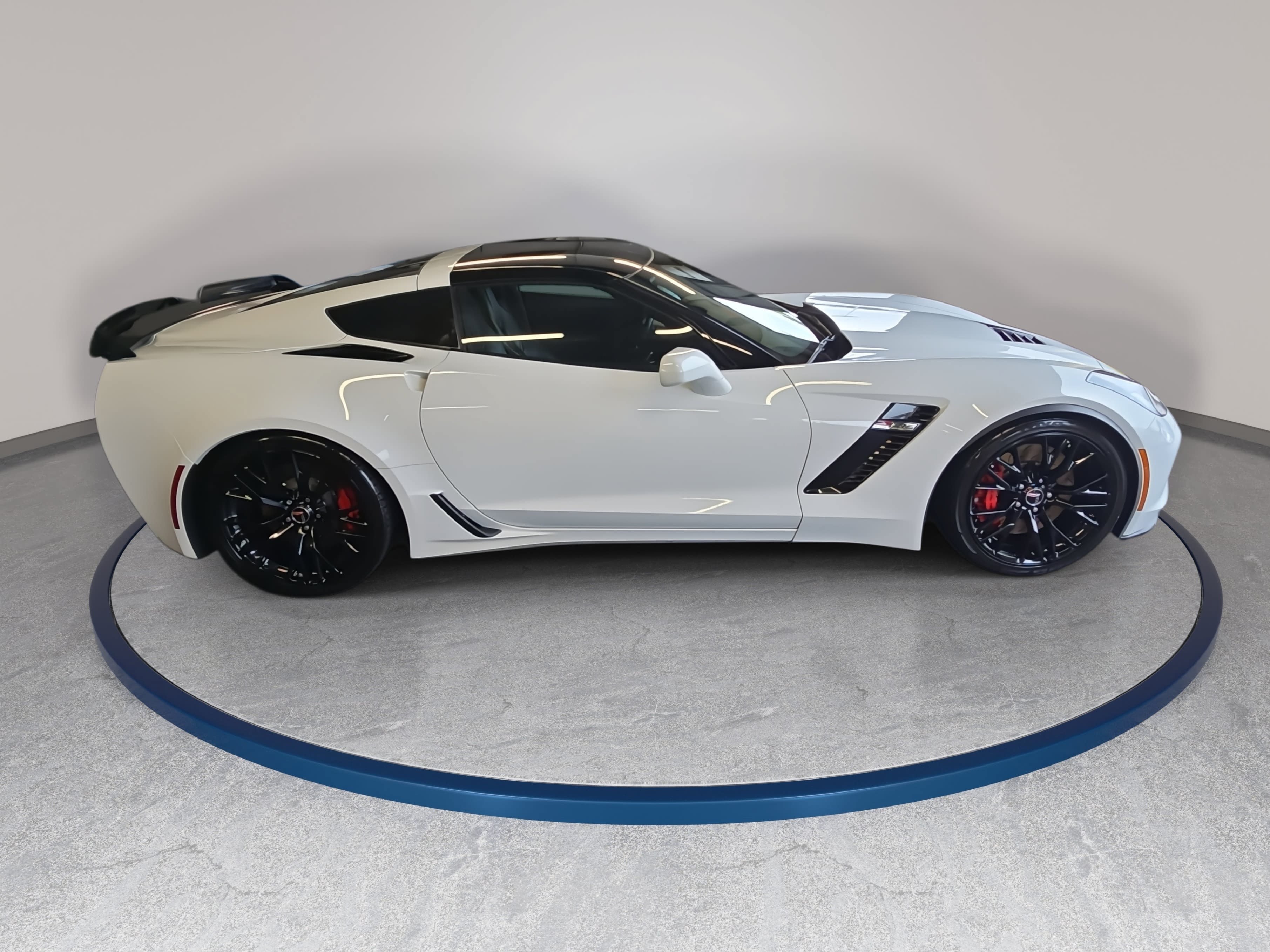 Used 2015 Chevrolet Corvette Z06 w/ 2LZ Preferred Equipment Group RWD image 4