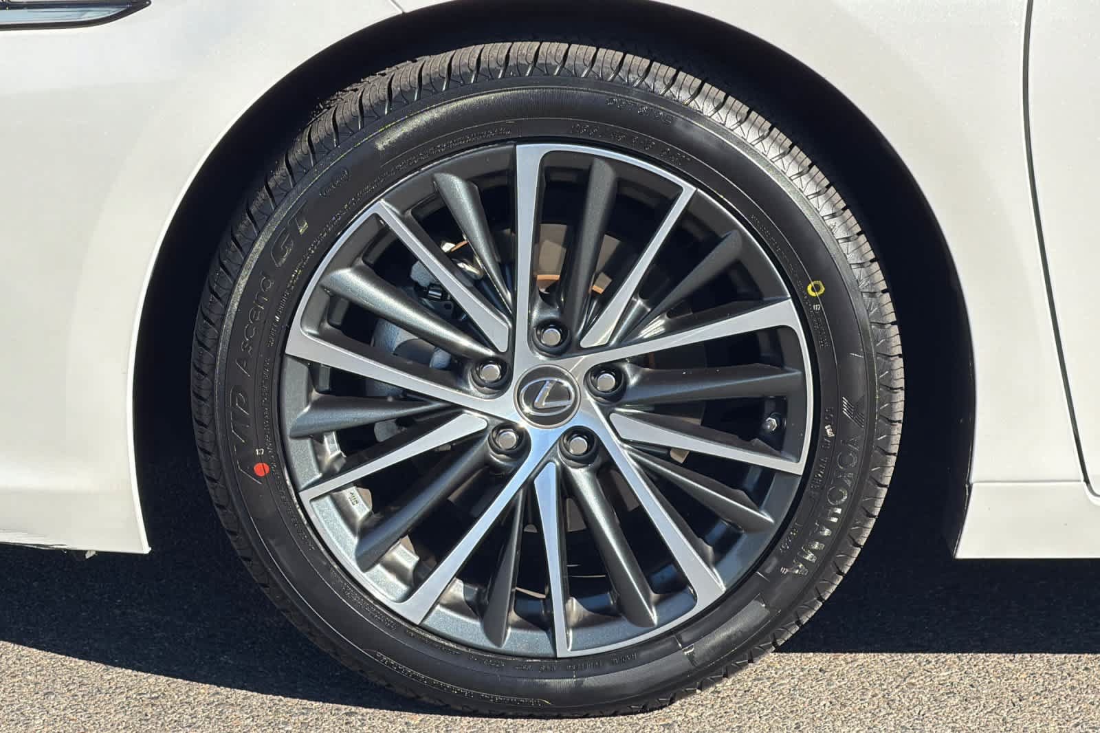 Certified 2025 Lexus ES 300h w/ Premium Package FWD image 30