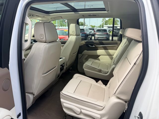 Used 2022 GMC Yukon XL Denali w/ Denali Premium Package image 16