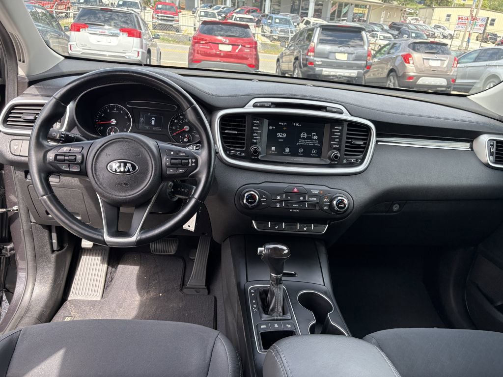 Used 2018 Kia Sorento LX image 12