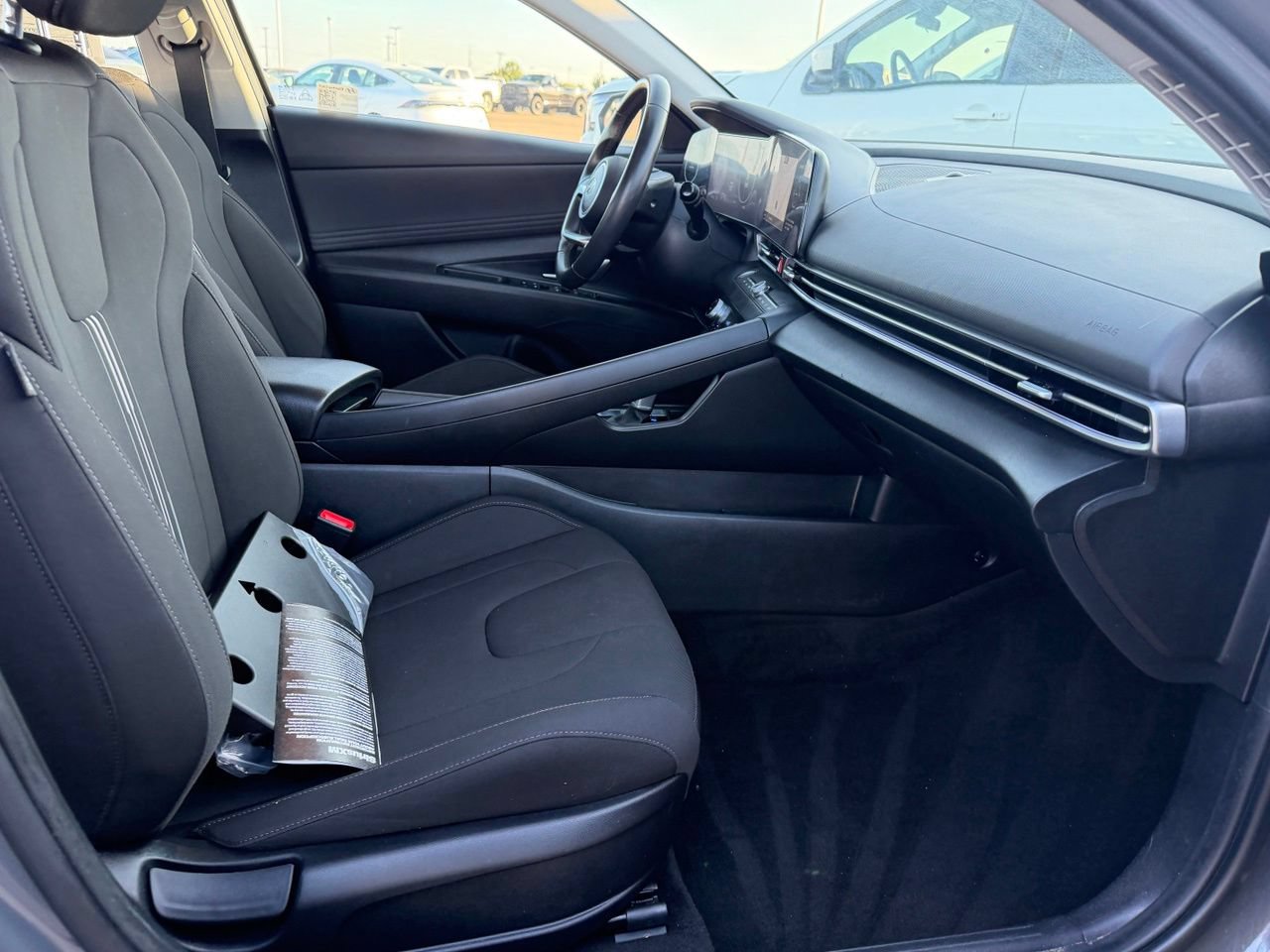 Used 2025 Hyundai Elantra SEL FWD image 35