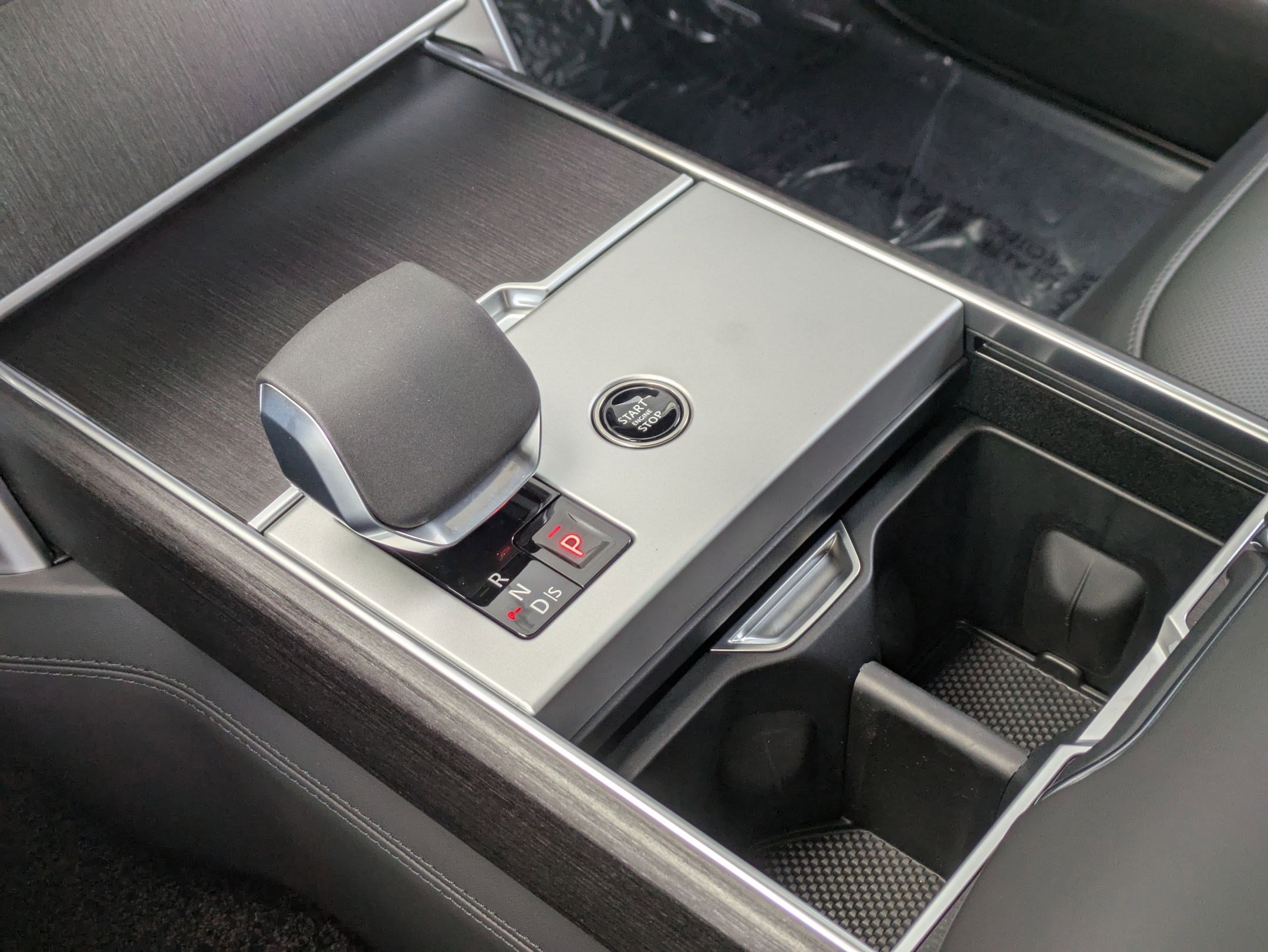 New 2026 Land Rover Range Rover SE image 16