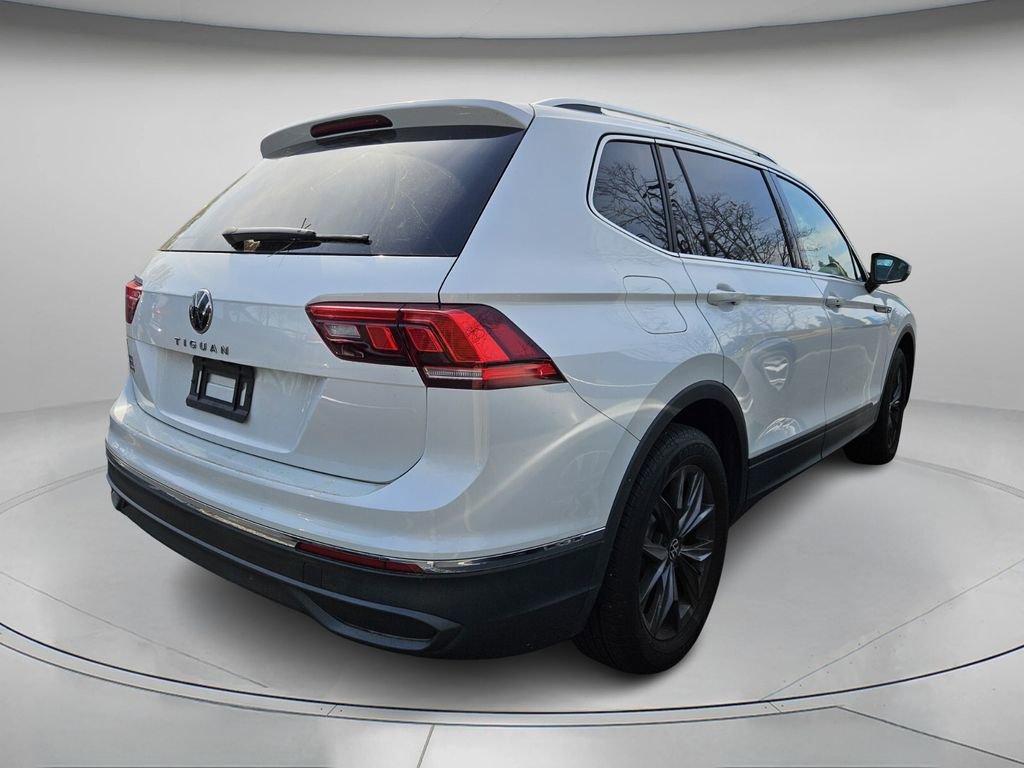 Used 2023 Volkswagen Tiguan SE w/ Panoramic Sunroof Package image 5