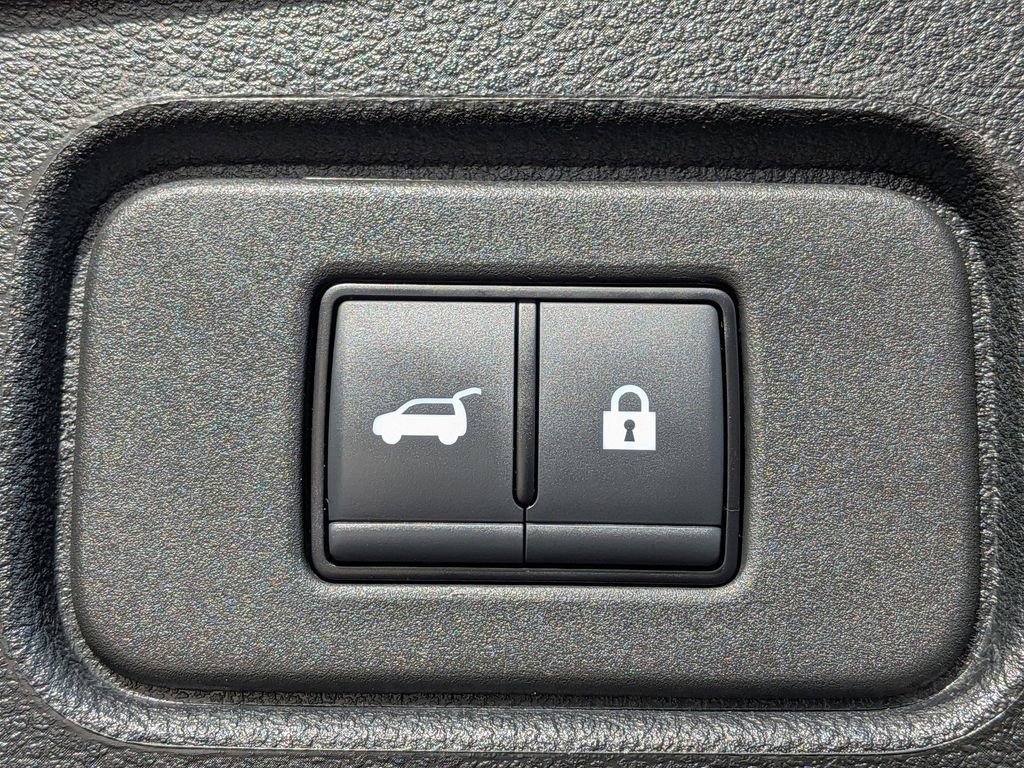 Used 2025 Nissan Pathfinder SV w/ SV Premium Package image 24