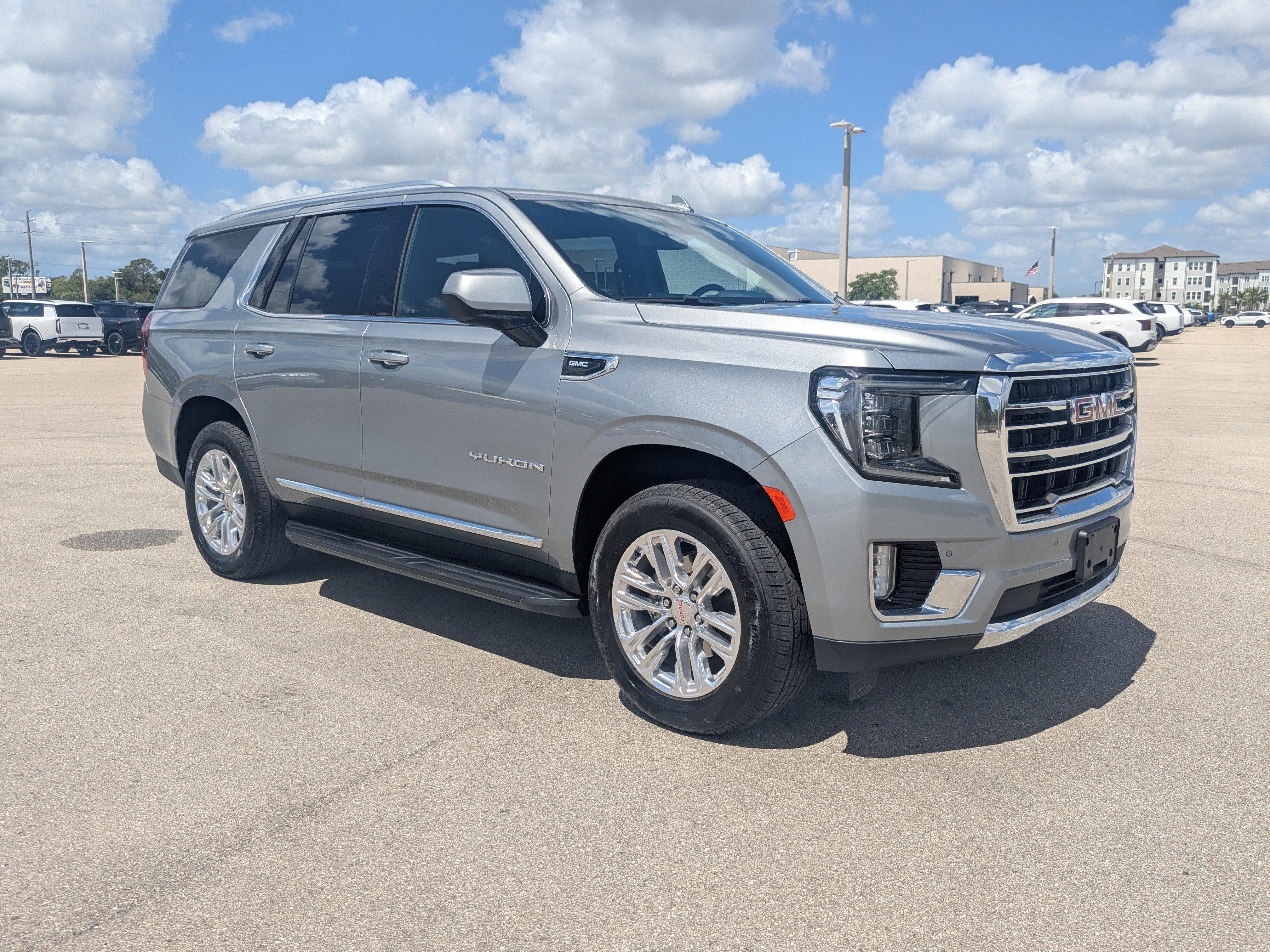 Used 2024 GMC Yukon SLT image 2