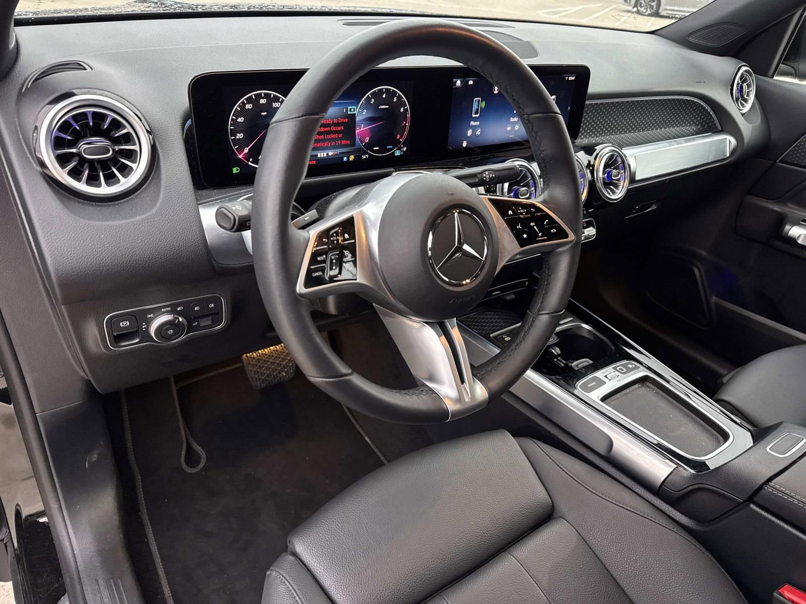 Used 2025 Mercedes-Benz GLB 250 4MATIC image 17