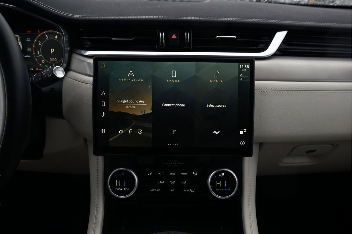 Used 2025 Jaguar F-PACE R-Dynamic S image 29