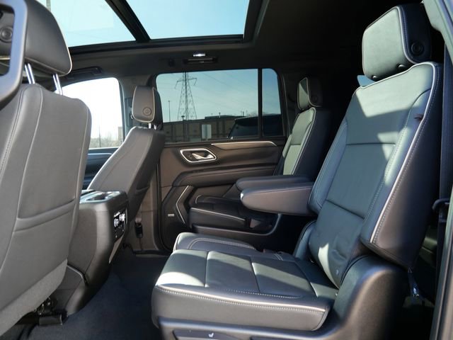 Used 2023 GMC Yukon XL SLT w/ SLT Premium Package image 13