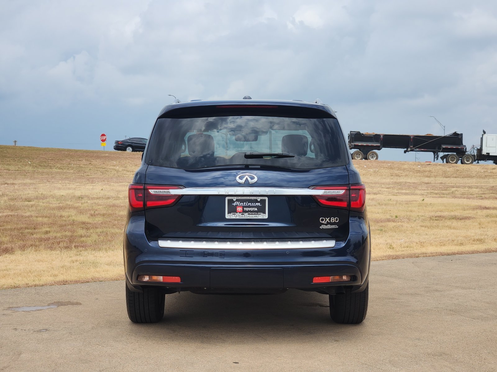 Used 2024 INFINITI QX80 Luxe RWD image 8