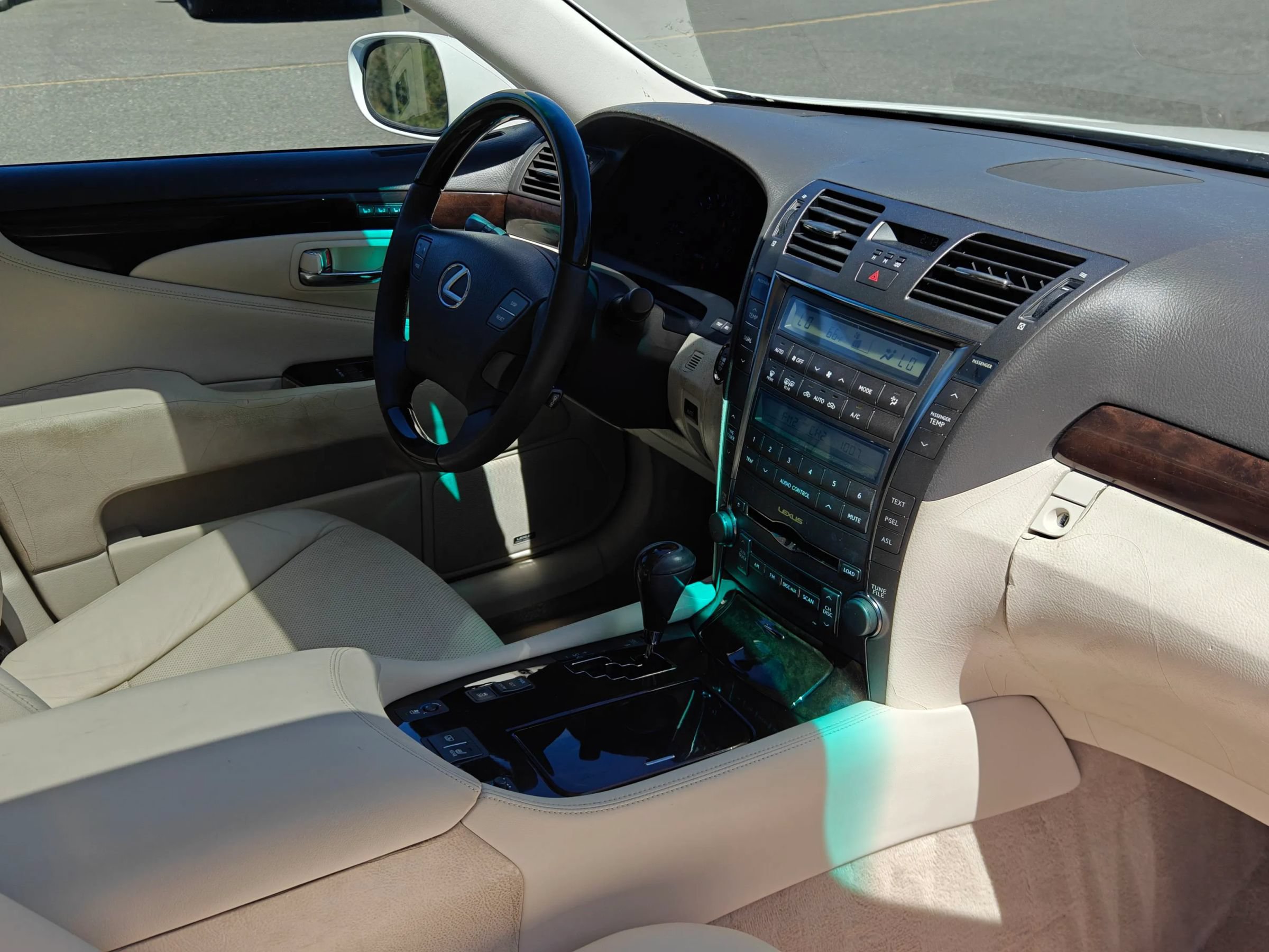 Used 2007 Lexus LS 460 w/ Comfort Pkg RWD image 29
