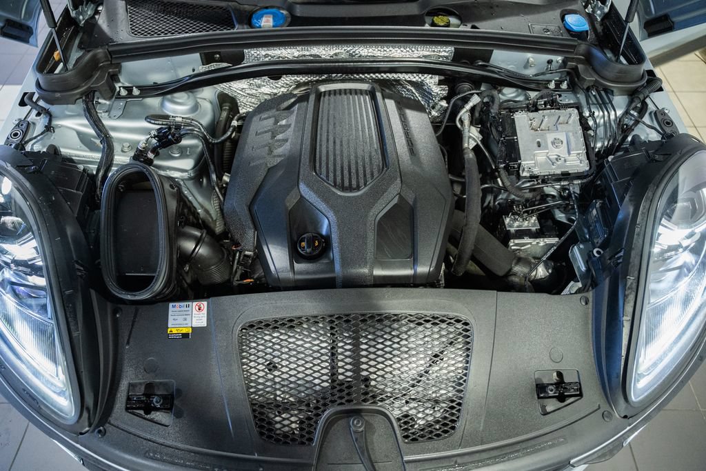 Used 2022 Porsche Macan AWD/4WD image 17