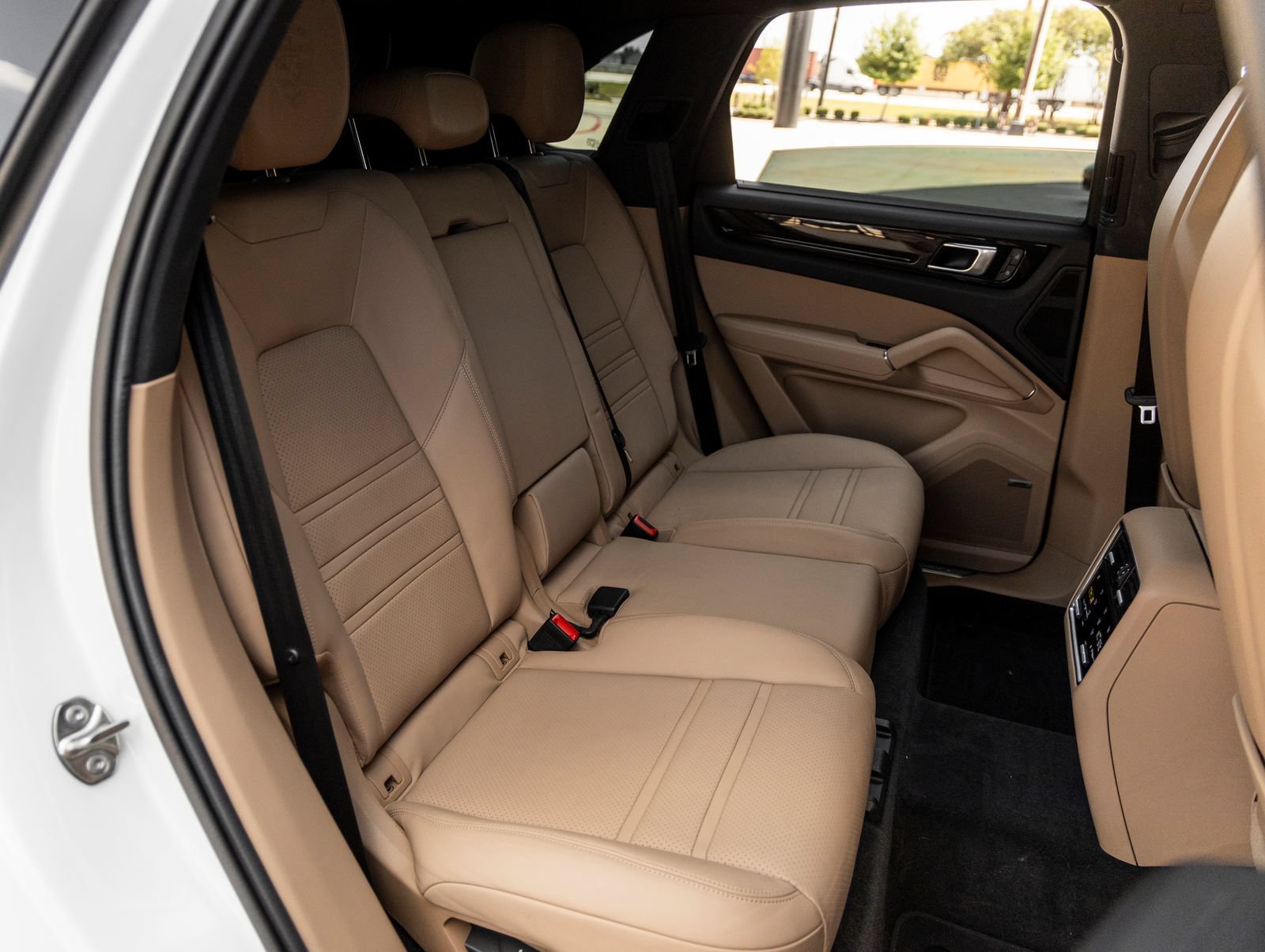 Certified 2023 Porsche Cayenne AWD/4WD image 43
