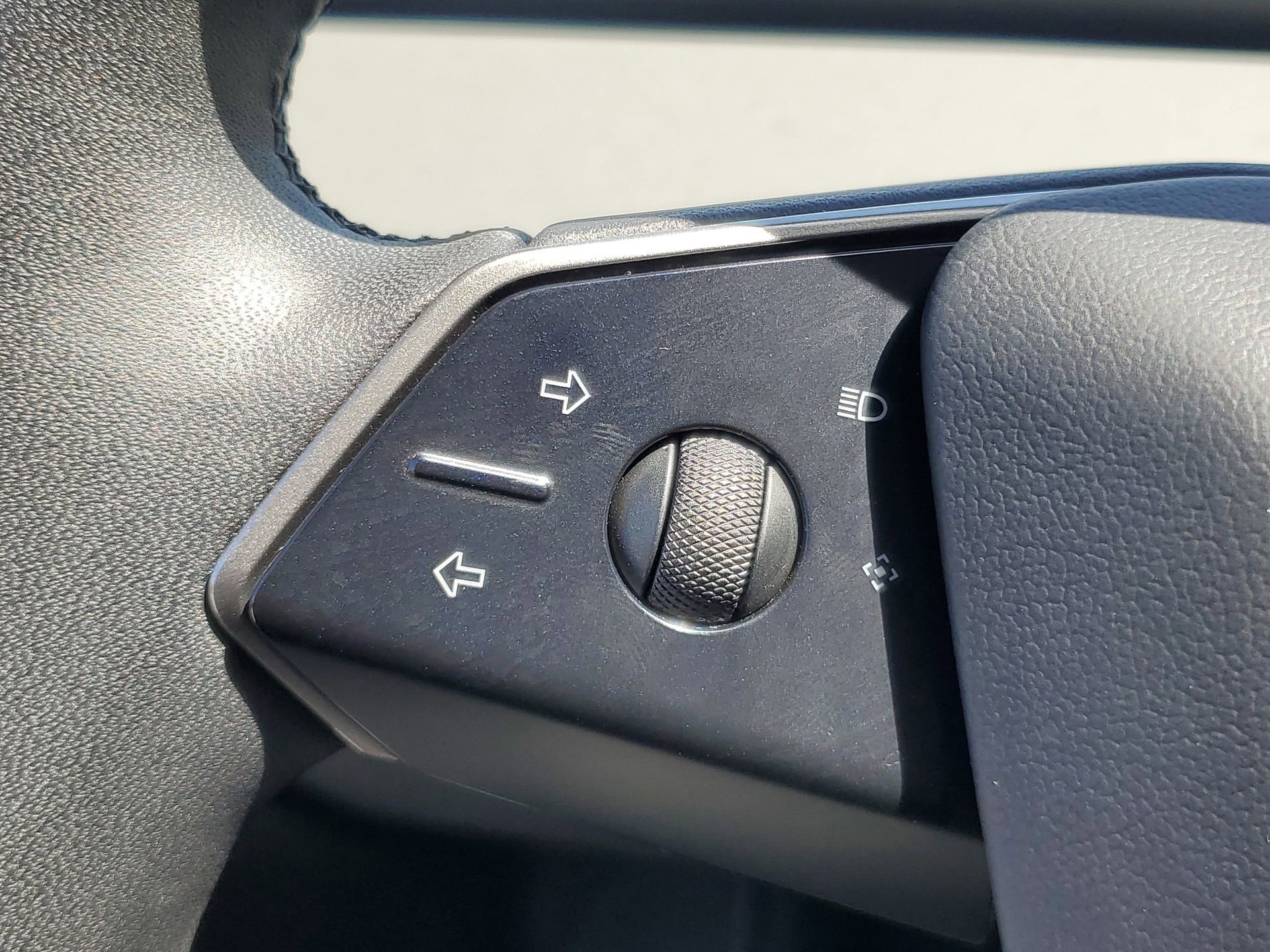 Used 2025 Tesla Cybertruck AWD Crew Cab image 21