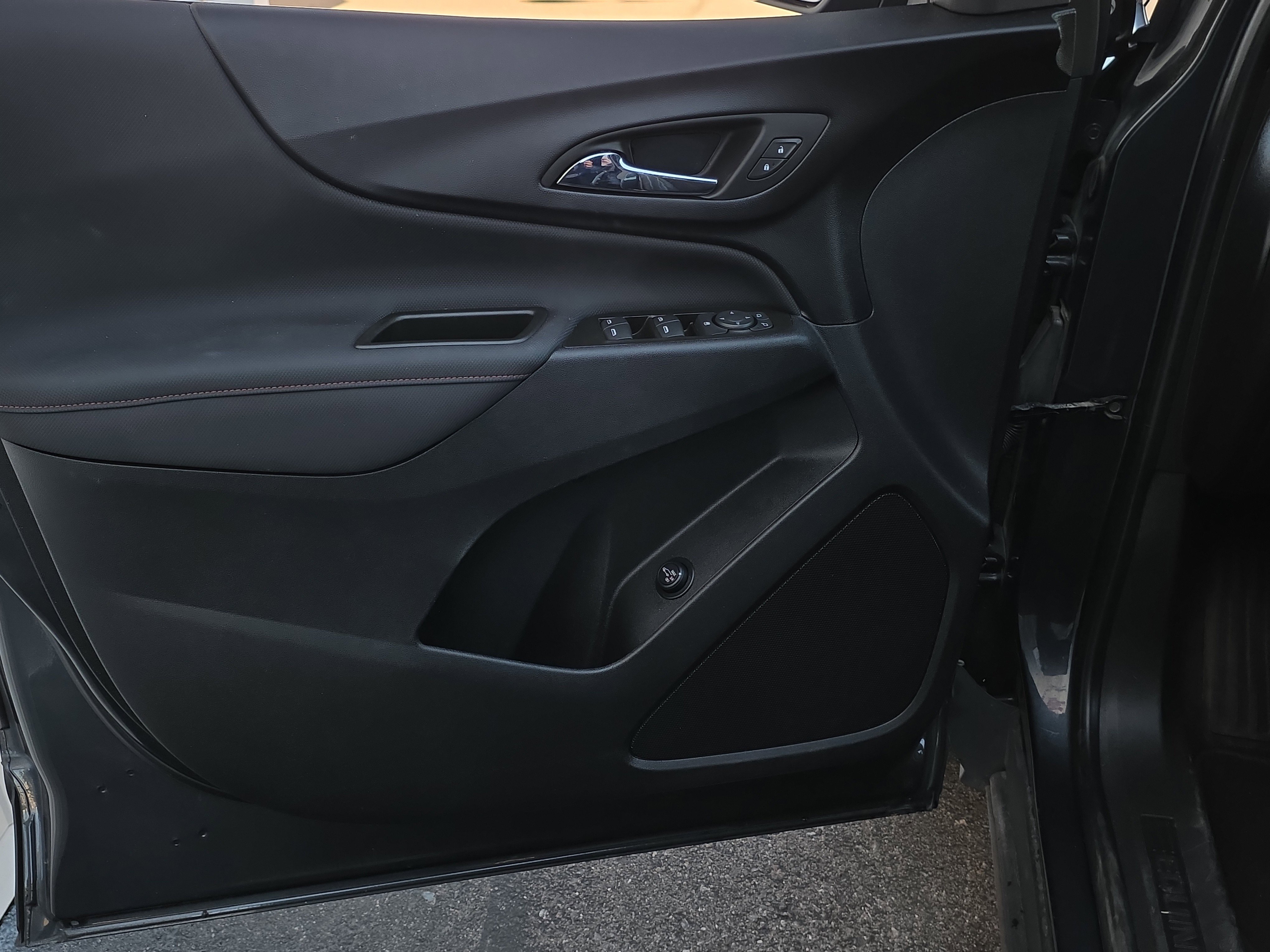 Used 2023 Chevrolet Equinox RS w/ LPO, Cargo Package image 10