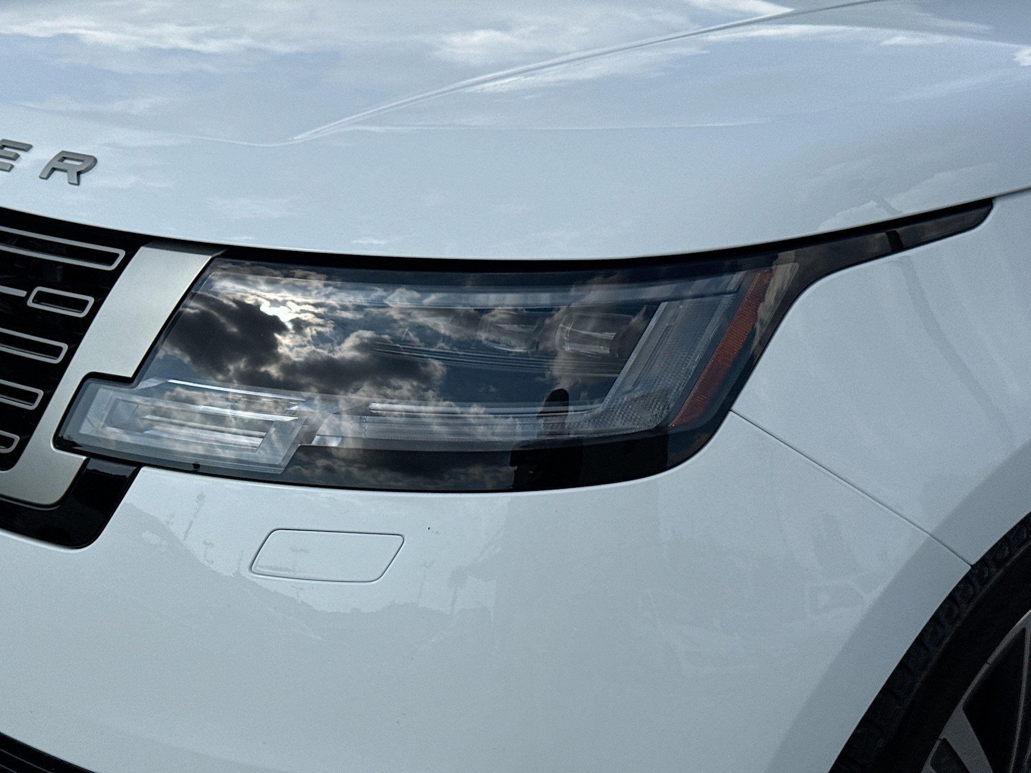 Used 2025 Land Rover Range Rover Long Wheelbase Autobiography image 9