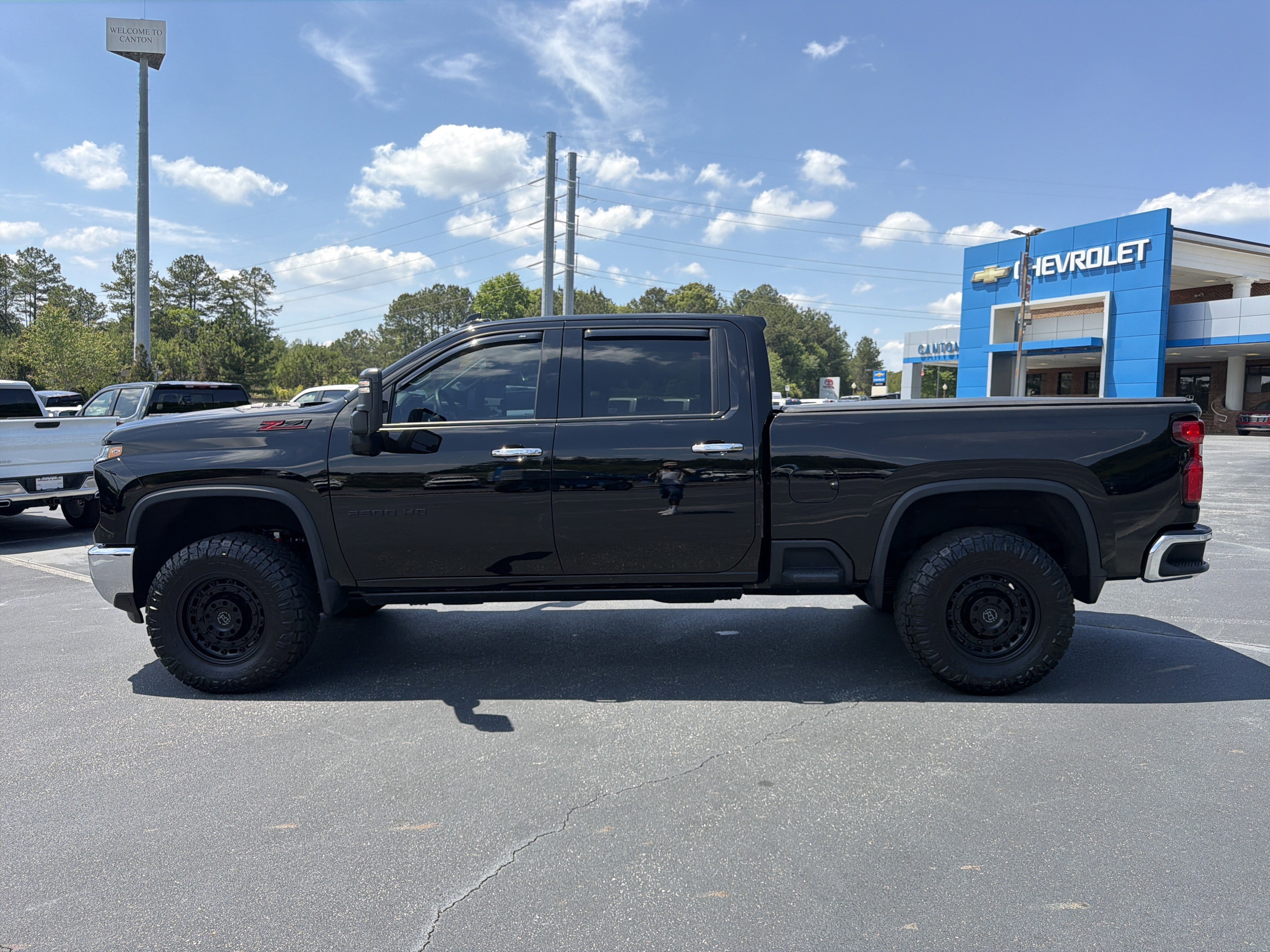Used 2024 Chevrolet Silverado 2500 LTZ w/ LTZ Convenience Package AWD/4WD image 9