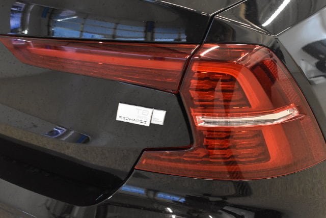 Used 2022 Volvo S60 T8 R-Design Expression w/ Premium Package AWD/4WD image 12