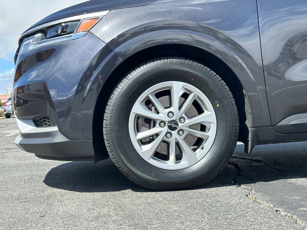 Used 2022 Kia Carnival LX image 12