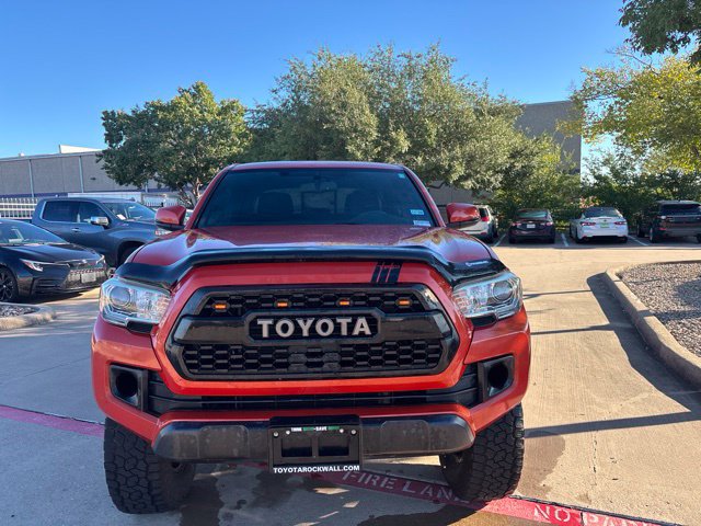 Used 2016 Toyota Tacoma TRD Off-Road w/ Premium & Technology Package AWD/4WD image 2