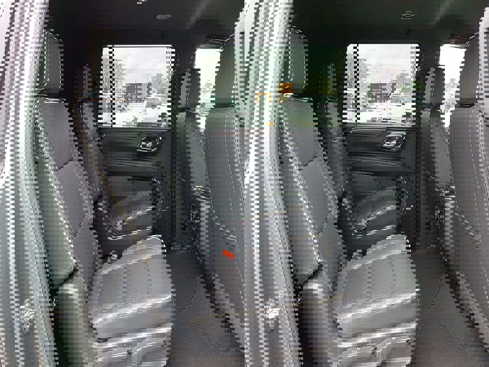 Used 2023 Chevrolet Suburban Premier AWD/4WD image 32