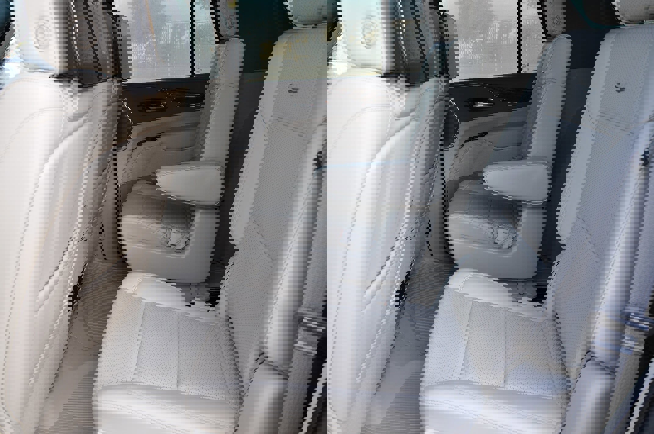 Used 2021 Cadillac Escalade Premium Luxury Platinum image 12