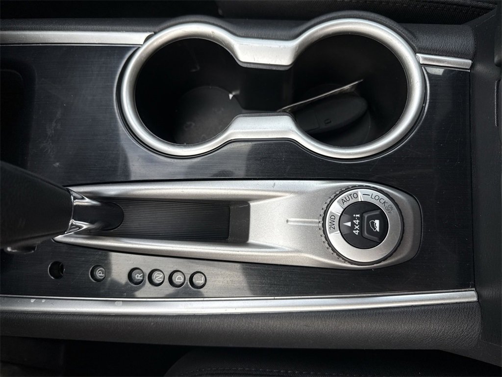 Used 2020 Nissan Pathfinder SV image 37