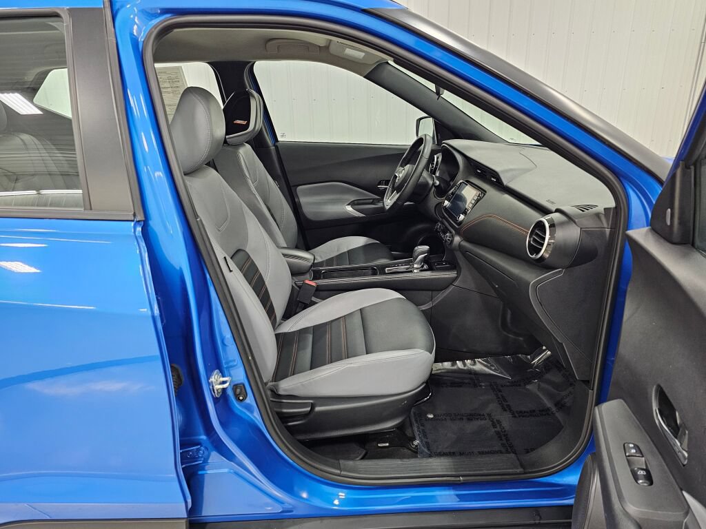 Used 2023 Nissan Kicks SR w/ SR Premium Package FWD image 17