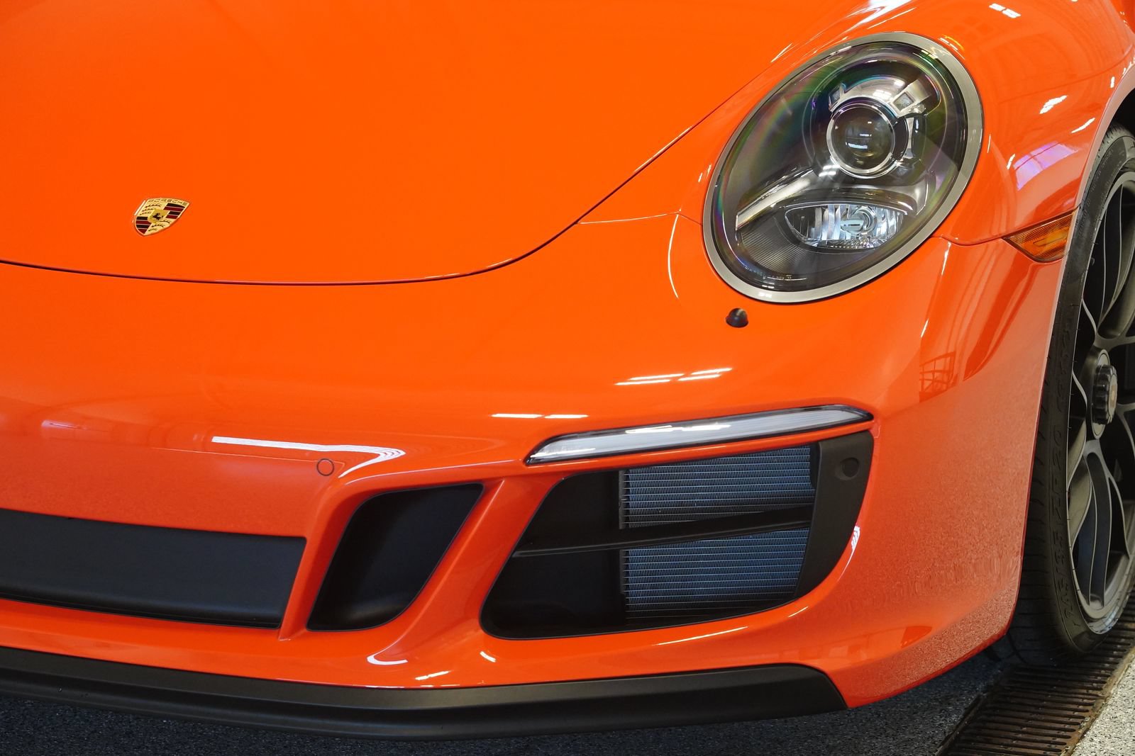 Used 2018 Porsche 911 Carrera GTS RWD image 9