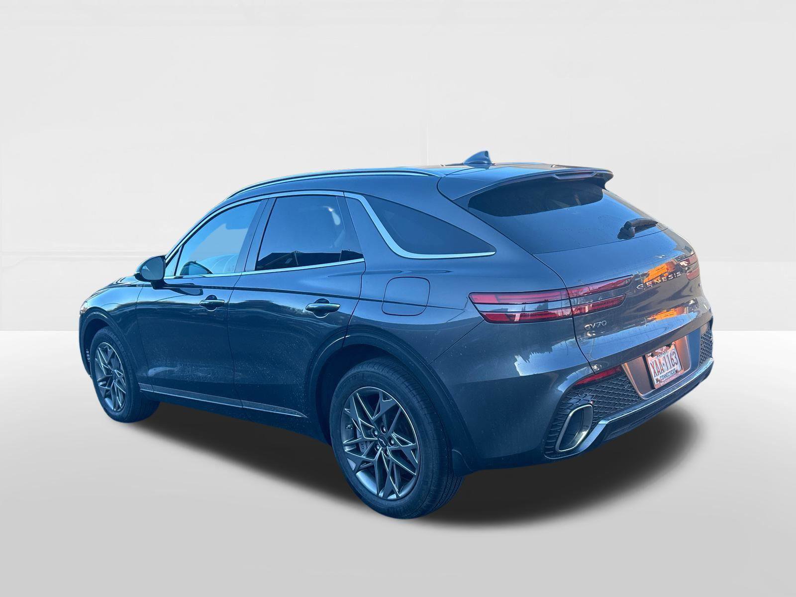 Used 2023 Genesis GV70 2.5T w/ Select Package image 4