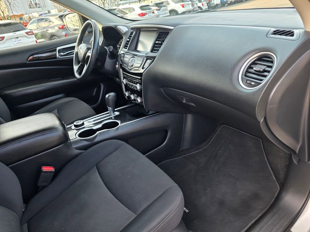 Used 2018 Nissan Pathfinder SV image 28