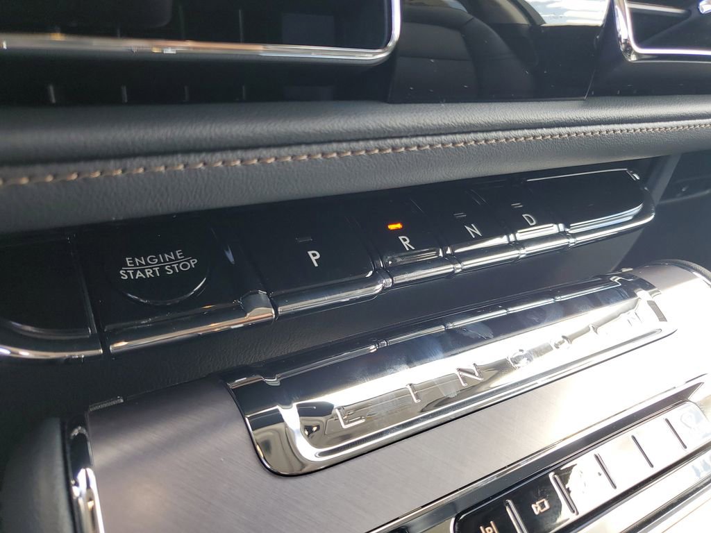 New 2025 Lincoln Aviator 2WD w/ Jet Appearance Package image 30