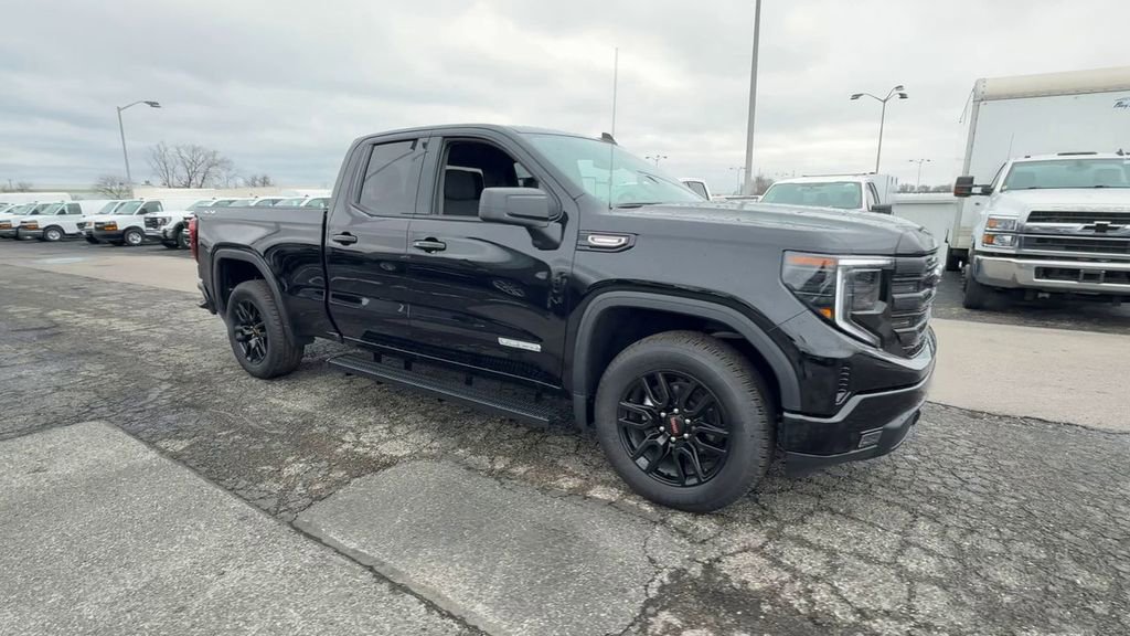 Used 2025 GMC Sierra 1500 Elevation AWD/4WD image 2