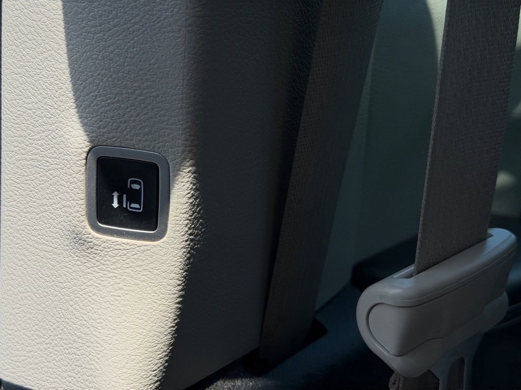 Used 2021 Chrysler Pacifica Touring-L FWD image 18