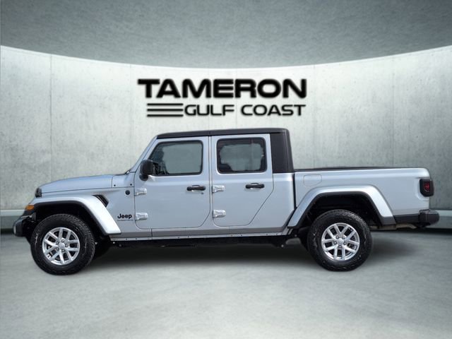 Used 2023 Jeep Gladiator Sport AWD/4WD image 2