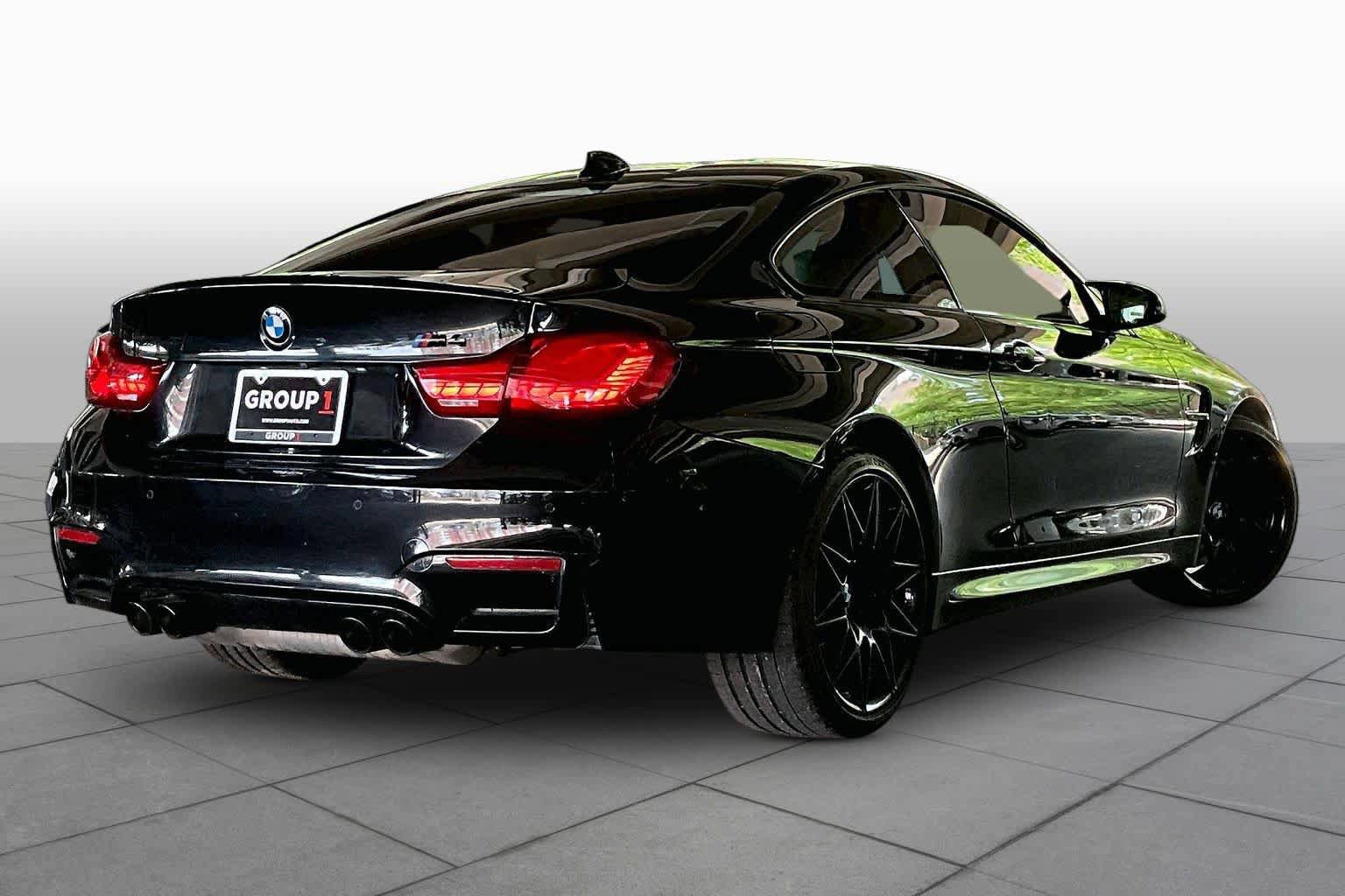 Used 2020 BMW M4 Coupe w/ Competition Package RWD image 12