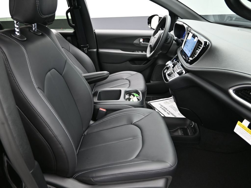 New 2026 Chrysler Pacifica Select image 18