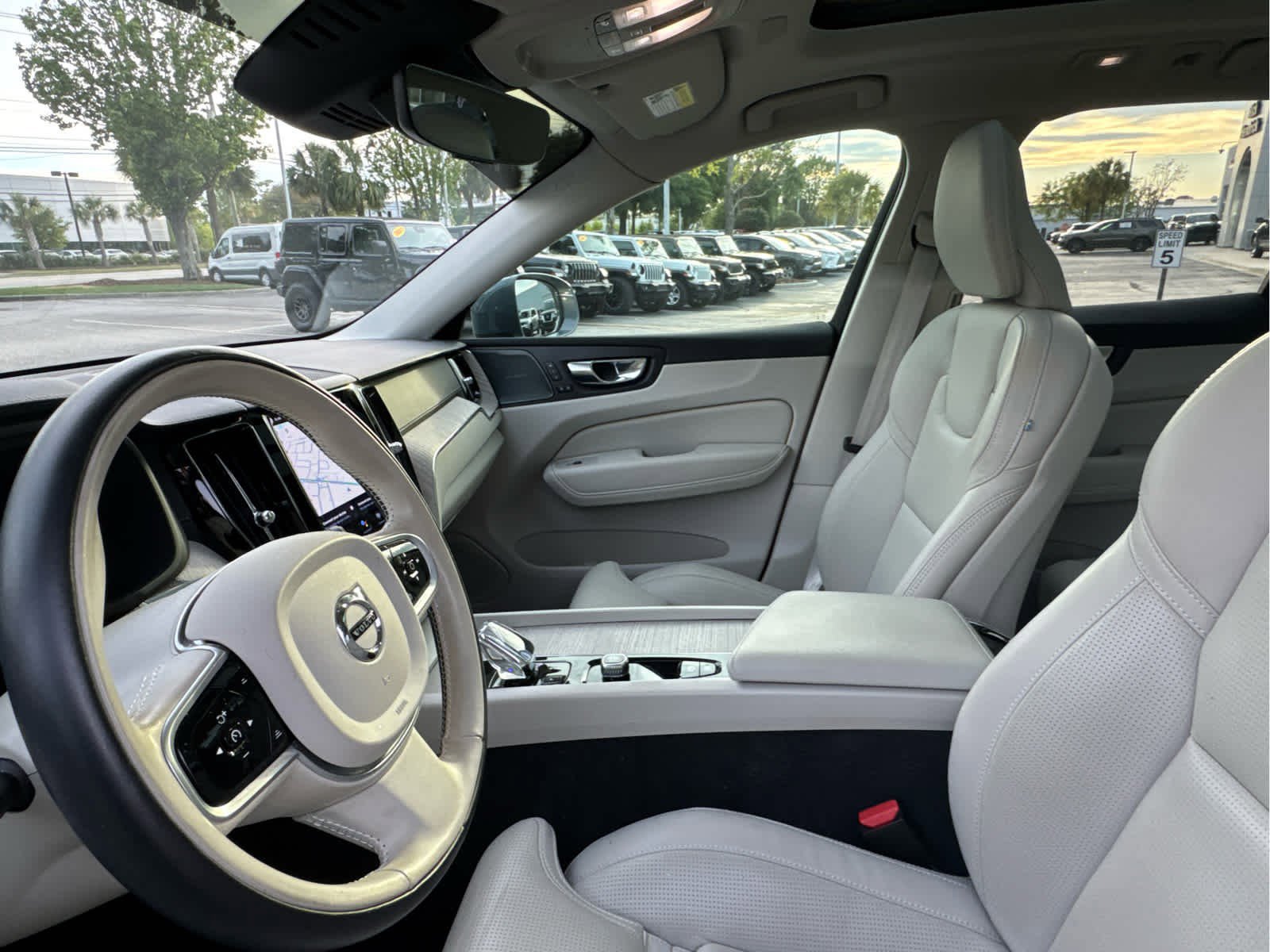 Used 2022 Volvo XC60 B5 Inscription w/ Protection Package Premier image 37