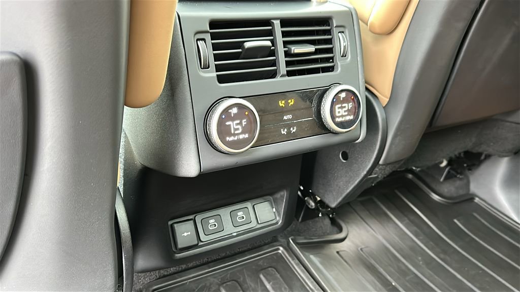 Certified 2025 Land Rover Discovery Metropolitan Edition image 23