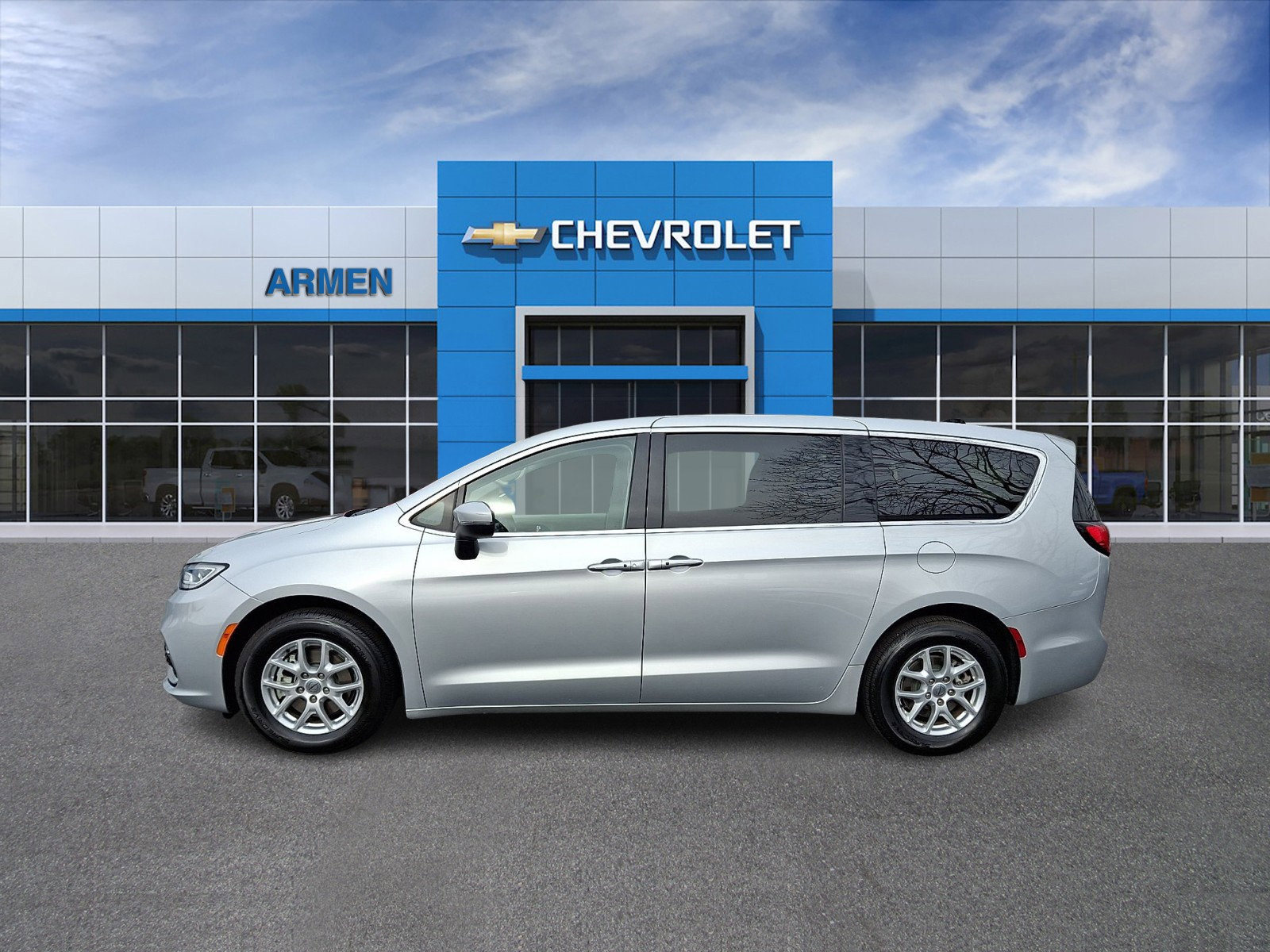 Used 2023 Chrysler Pacifica Touring-L image 8