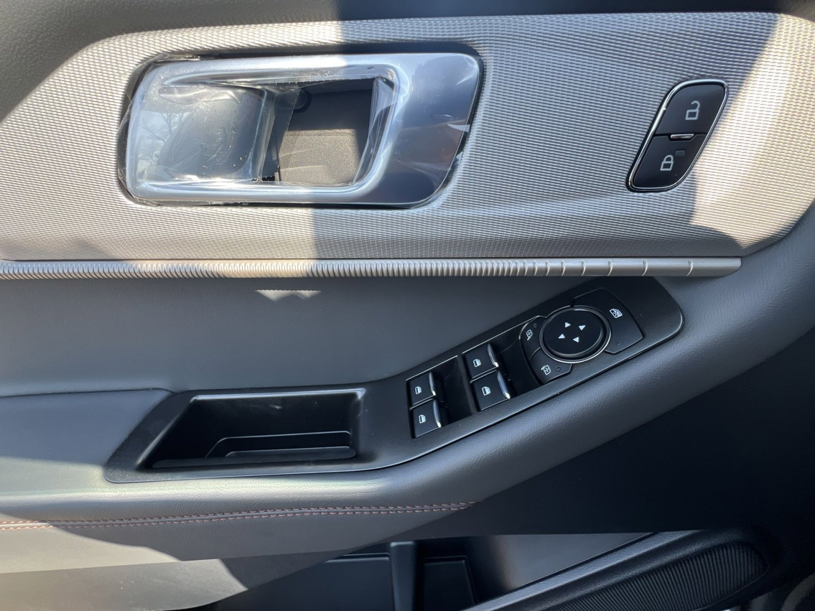 New 2026 Ford Explorer Active w/ Active Comfort Package image 15