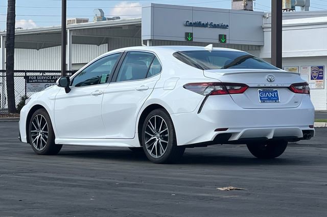 Used 2024 Toyota Camry SE image 6
