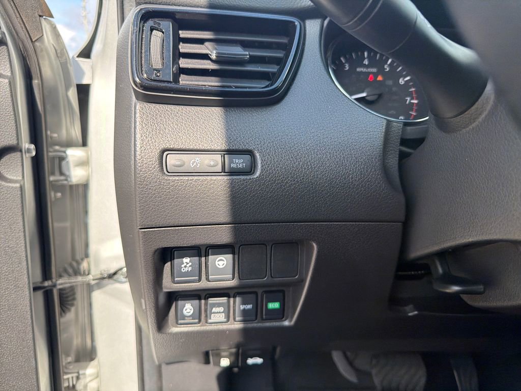 Used 2022 Nissan Rogue Sport SL w/ Premium Package AWD/4WD image 31