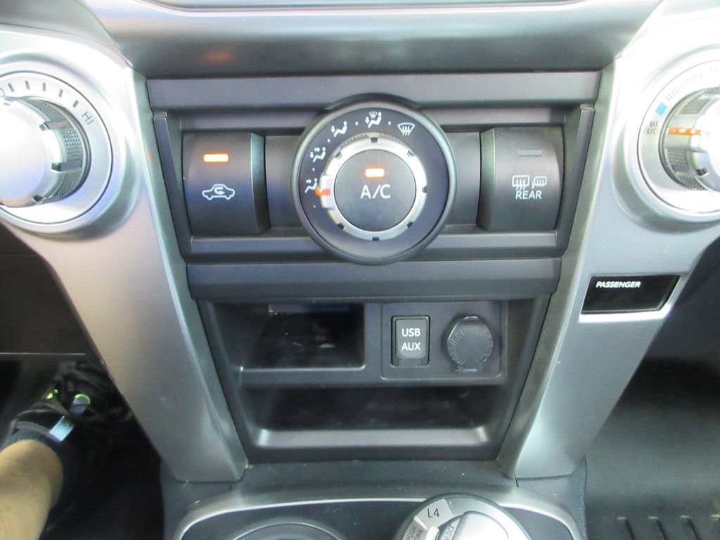 Used 2018 Toyota 4Runner SR5 AWD/4WD image 30