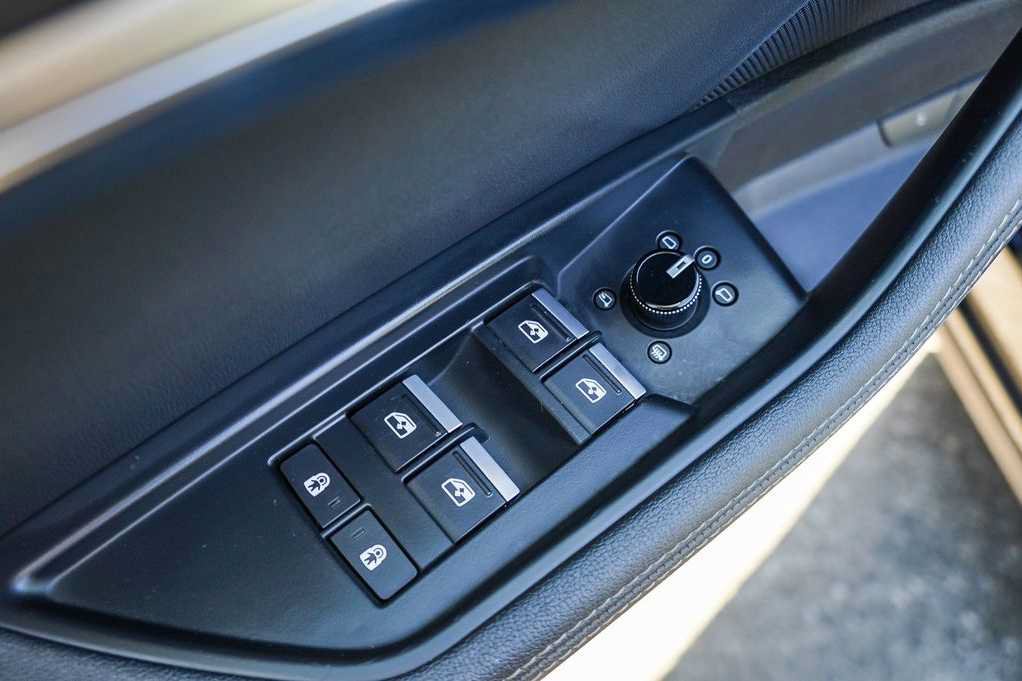 Used 2022 Audi e-tron Premium w/ Convenience Plus Package AWD/4WD image 23