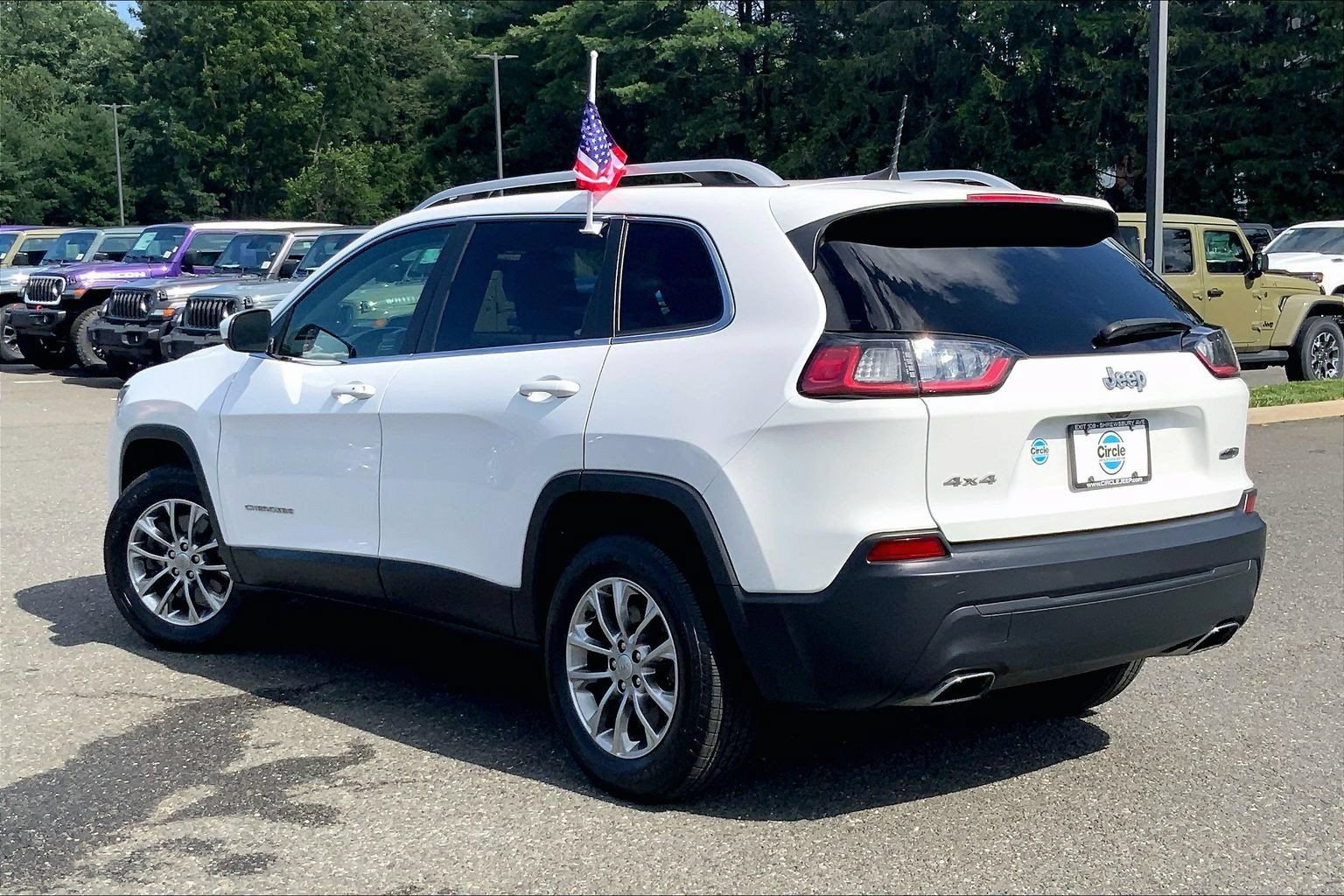 Used 2019 Jeep Cherokee Latitude Plus AWD/4WD image 10