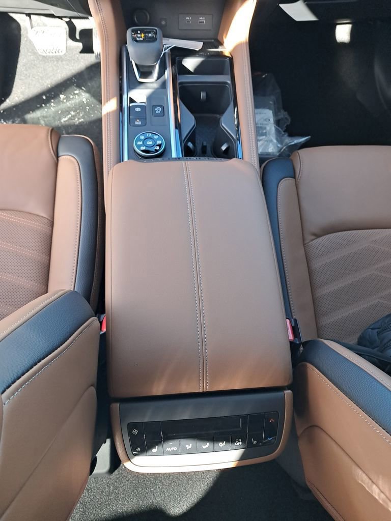 New 2025 Nissan Pathfinder Platinum w/ Cargo Package image 27