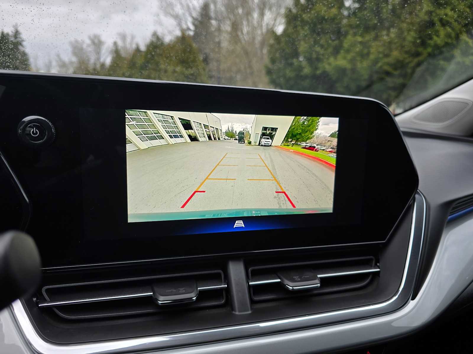 Used 2025 Chevrolet Trax LT image 28