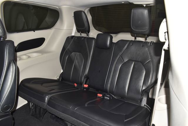Certified 2022 Chrysler Pacifica Touring-L image 34